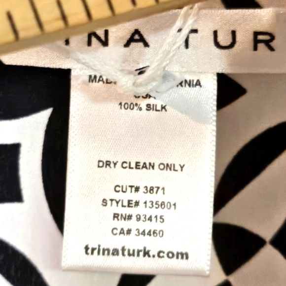 Trina Turk Cut Out Shoulder 100% Silk 'Scarf' Blouse Sz Small - Picture 5 of 8